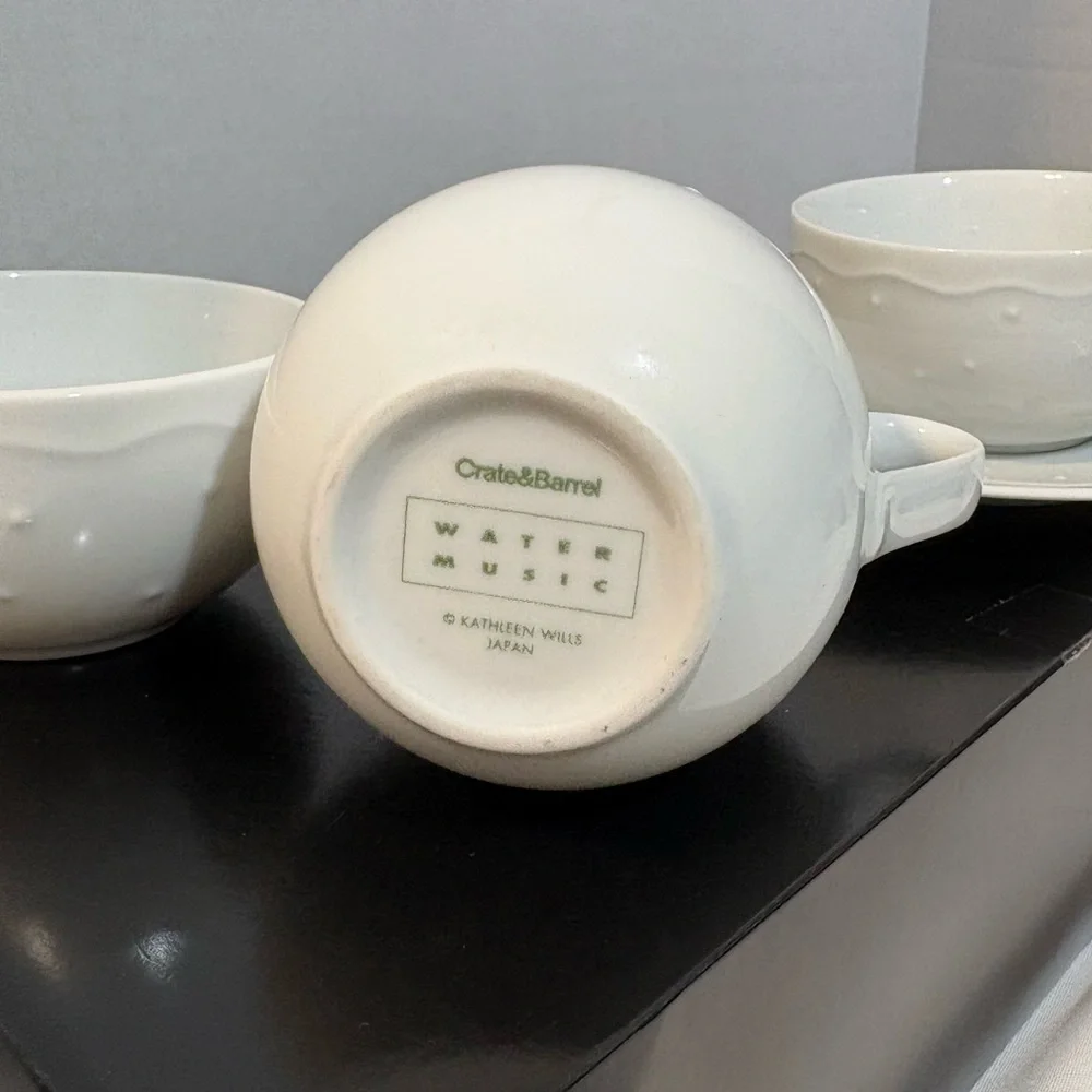 Crate & Barrel White Porcelain WATER MUSIC‎ 2 cups 2 saucers sugar bowl creamer